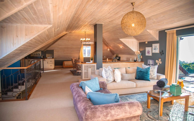 Pezula Magic Retreat - 4 Bedroom Lagoon View Home