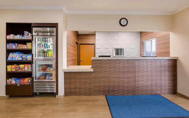 AmericInn by Wyndham Minot