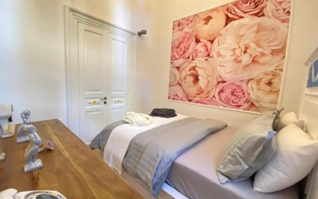 Athenas - Neoclassic Harbour View