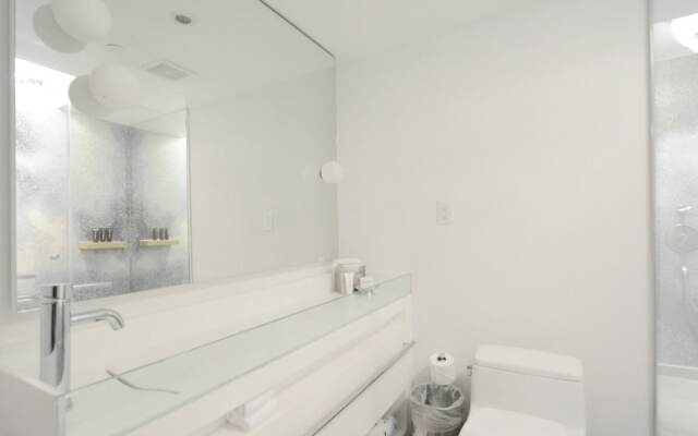 Miami World Rental - Mondrian 1220