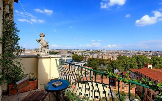 Sant Onofrio Terrace Apartment