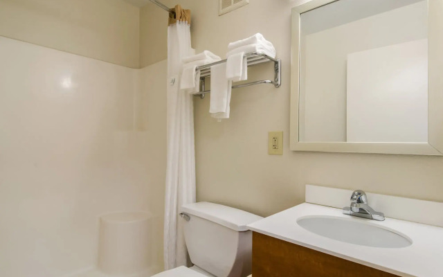 HomeTowne Studios By Red Roof Denver - Airport/ Aurora