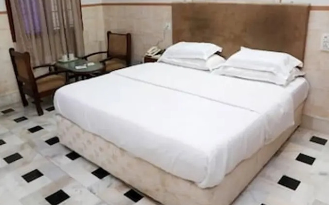 Iroomz Ashoka Comforts