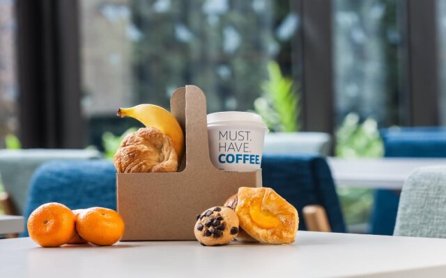 Holiday Inn Express Bangkok Soi Soonvijai by IHG