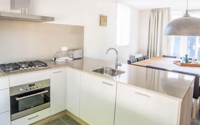 Luxurious Home with Whirlpool, 4km From Maastricht