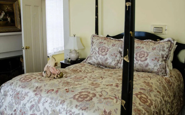 Bourbon Manor B&B