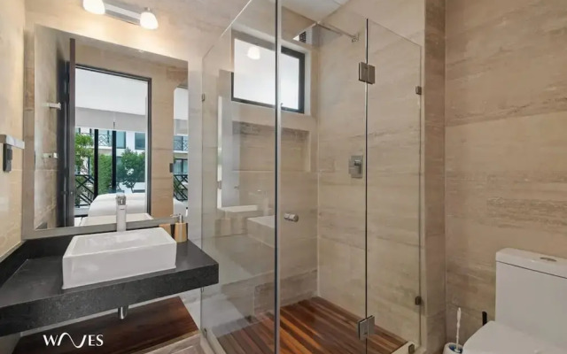 2 BR Apartment With Spacious Loft Close From Beach Zone