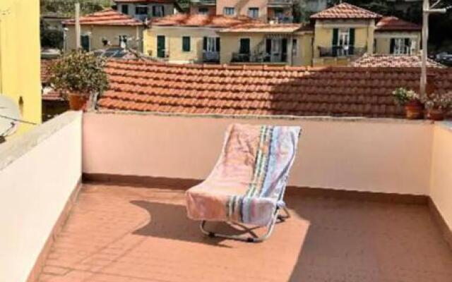 Cheerful Room, Sharing kitchen in a Cosy Family Art House, Ideal for one person or couple
