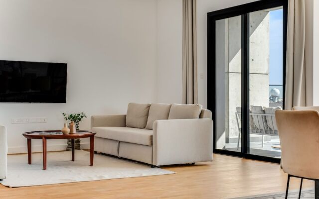 Sanders Crystal 1 - Large 4-bdr Penthouse With Shared Pool