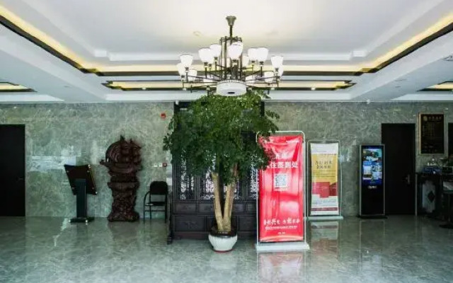 Jichen Hotel (Tongxiang Century Avenue)