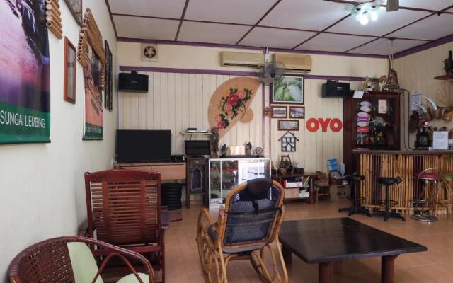 Oyo 89928 Acf Guest House