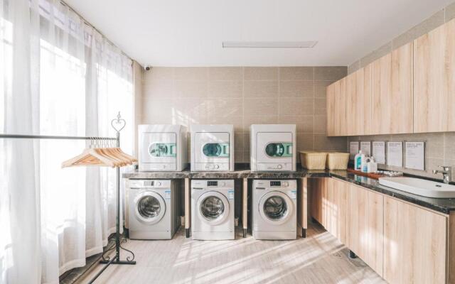 Atour Hotel Haining Leather City Nanguanxiang