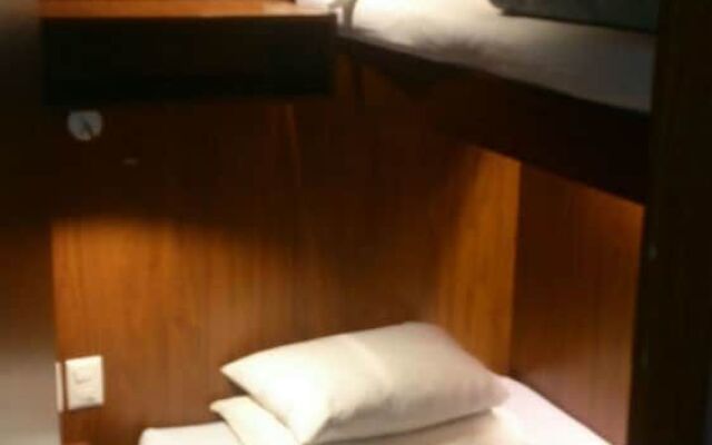 Onkel Inn Airport Sleepbox