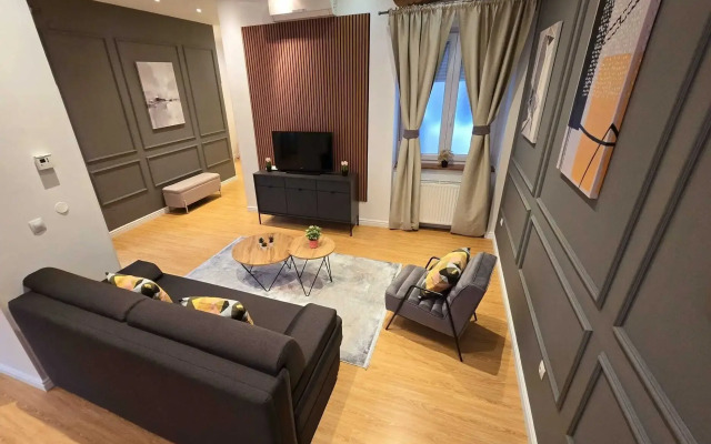 Tesla Boutique Apartments & Rooms