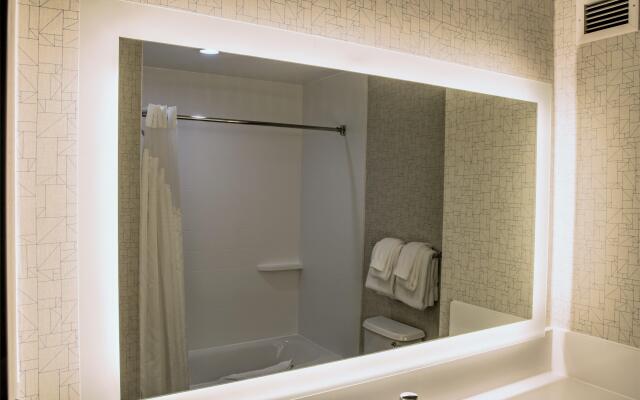 Holiday Inn Express Hotel & Suites Roseville-Galleria Area by IHG