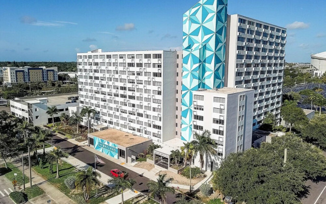 FRONTDESK The Wayland Apts Downtown St Pete