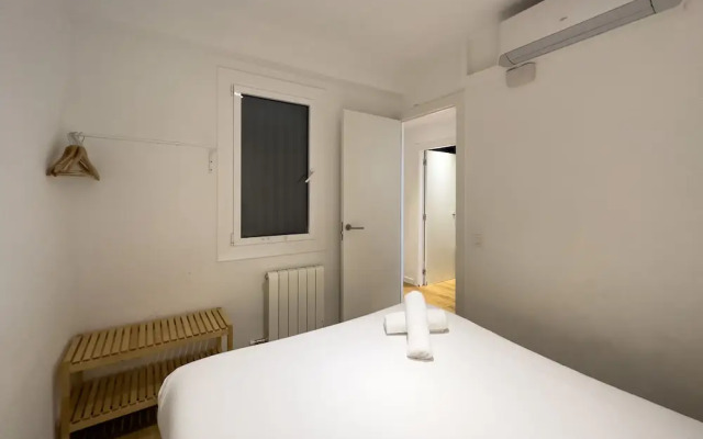 AinB Barcelona Sants Apartments