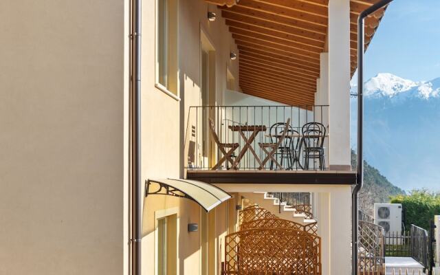 Hill-view Holiday Home in Tremosine With Swimming Pool