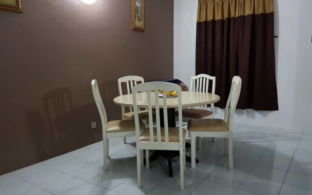 Anjung Apartment 3BR 5