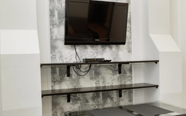 Transitional Havryky Apartment