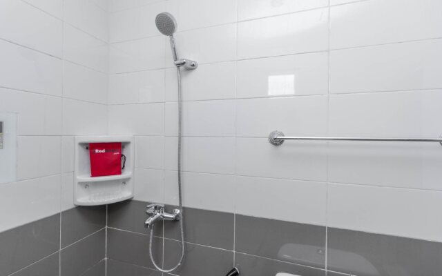 RedDoorz Plus @ Cipete Damai