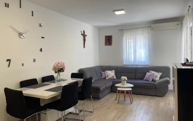 The Big Terrace Apartment
