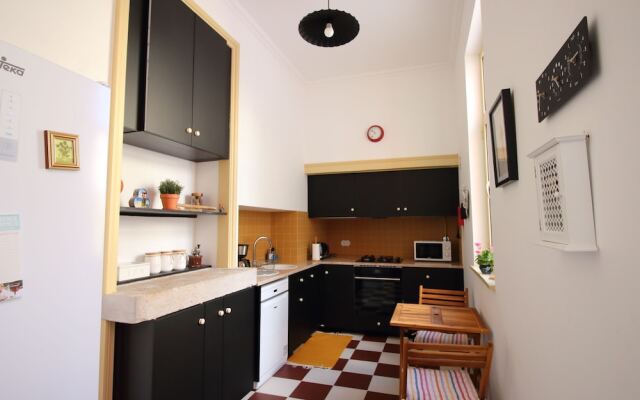 Old Town House in Figueira da Foz Near Beach