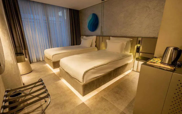 Four Hills Hotel