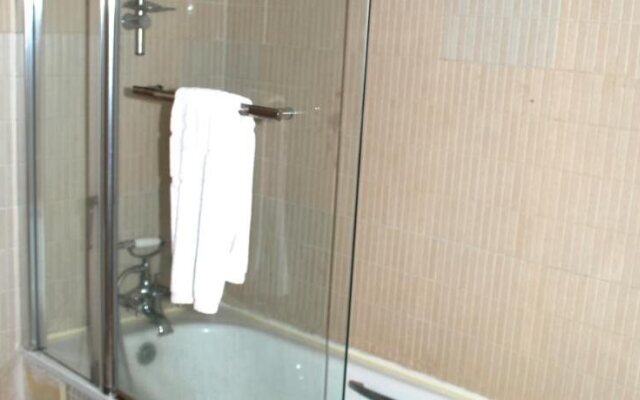 Grand Inn & Suites