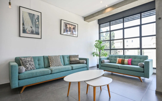 Luna Moona by HolyGuest