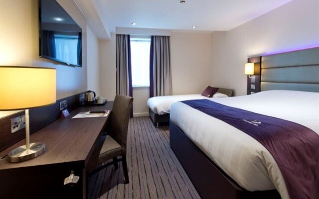 Premier Inn London Southgate Hotel