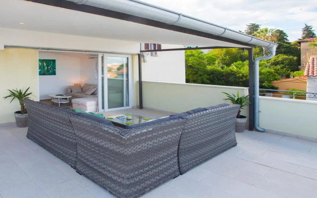 Prime Location Penthouse apt with a large terrace