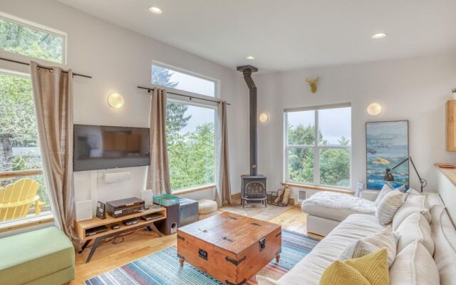 Modern Manzanita Retreat