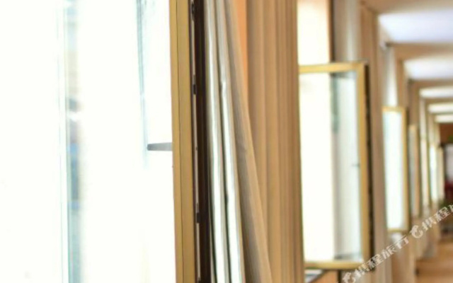 Xinhe Business Hotel