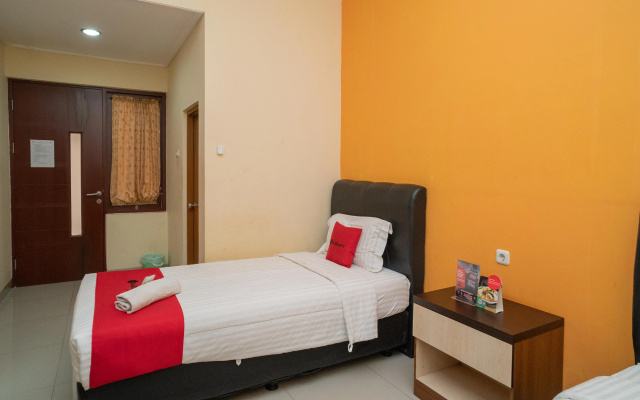 RedDoorz Syariah Plus near Cirebon Super Block Mall 2