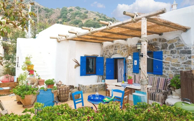 The Architect's Village House - Roof Terrace - AC - Wifi - SAT TV