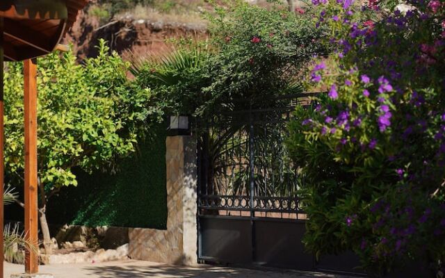 Lb Boutique Hotel