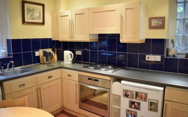 Calm 3 Bedroom Apartment in Wandsworth