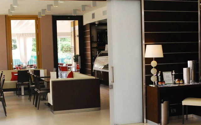 Kairos Garda Hotel