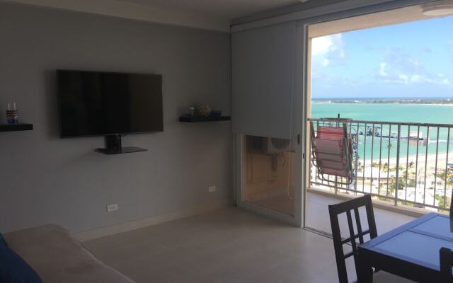 ESJ Azul 1754 PH Beach Front Apt