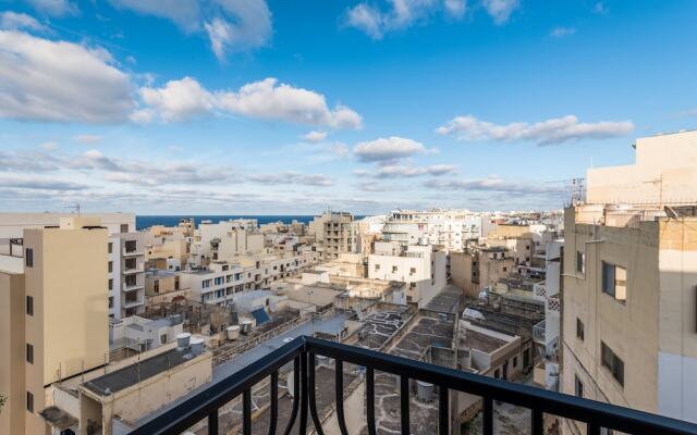 Getawaysmalta - Seashells Penthouse 12 With Terrace and sea View in Bugibba