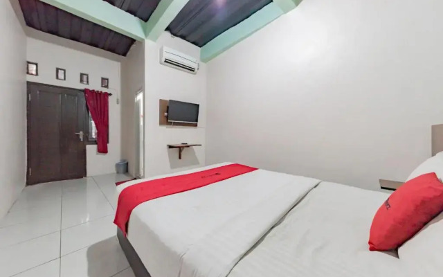 RedDoorz near UNSIKA University Karawang
