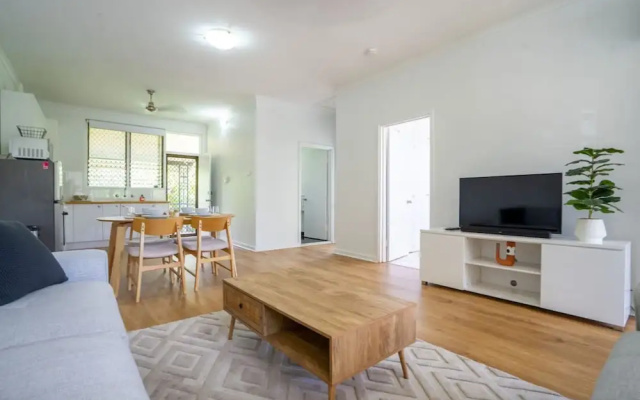 Nightcliff Retreat Stylish 2BR Apt Near Foreshore