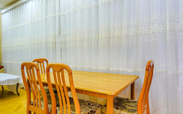 M Estate. Targovu. Nizami Street 4 room. (021).