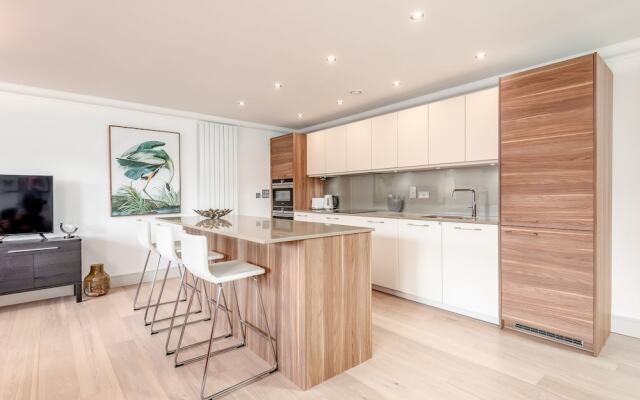 Kinness House, Luxury Apartment with Parking
