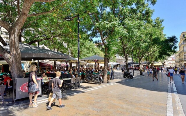 Cute Apartment in Heart of City