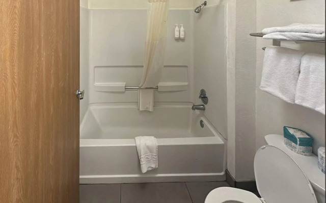 Country Inn & Suites by Radisson, Monterey Beachfront-Marina, CA