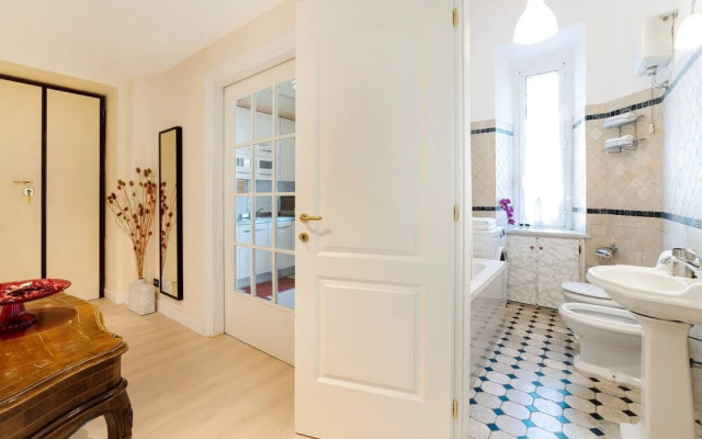 Sunny Flat In Elegant Building Close To Colosseum