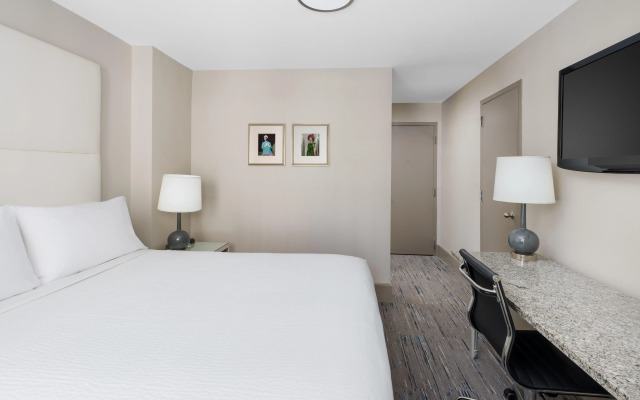 Holiday Inn Express Chicago - Magnificent Mile by IHG