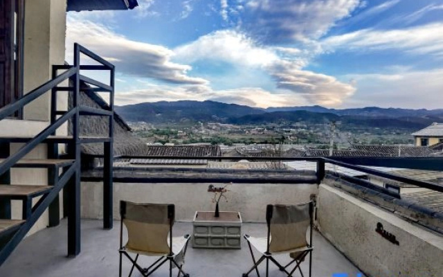 Shaxi Thirty-Three Mountain View Homestay